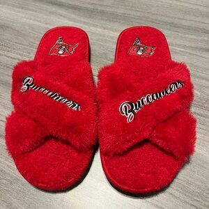 Tampa Bay Buccaneers Woman’s Slippers